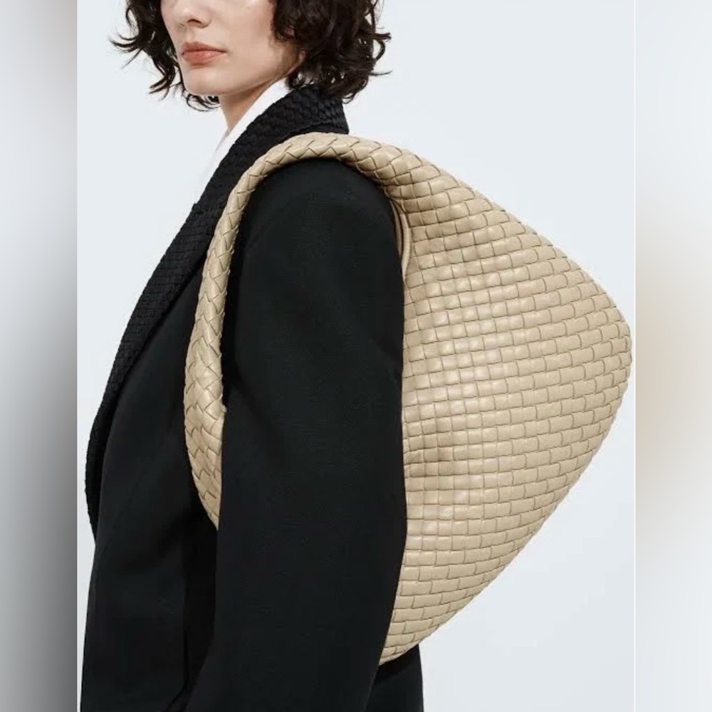 **SOLD** Bottega Veneta Intrecciato Hobo